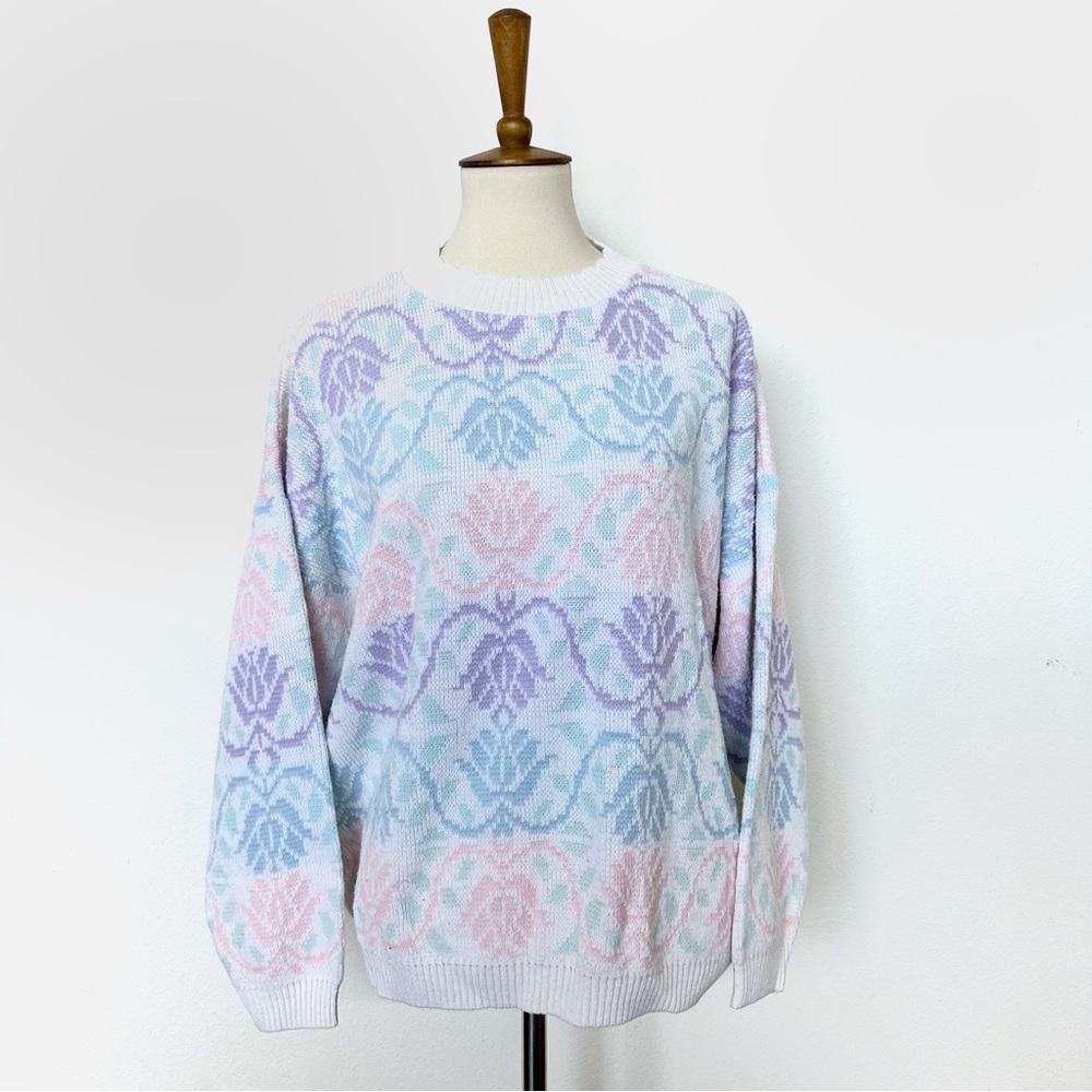 Vintage Floral Scalloped Crew Neck Sweater